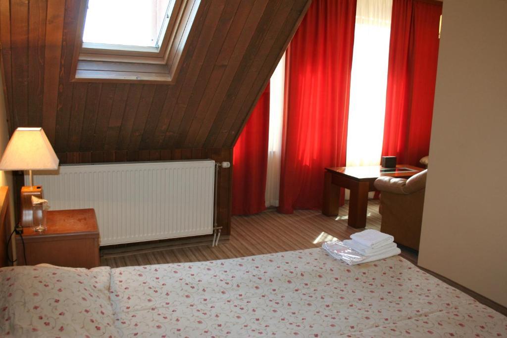 رازلوغ Family Hotel Zora الغرفة الصورة