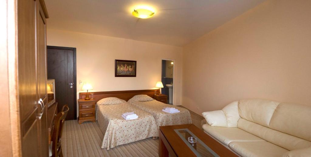 رازلوغ Family Hotel Zora الغرفة الصورة
