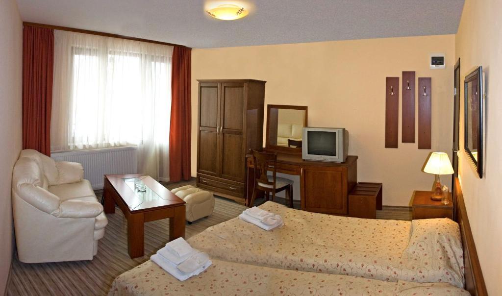 رازلوغ Family Hotel Zora الغرفة الصورة