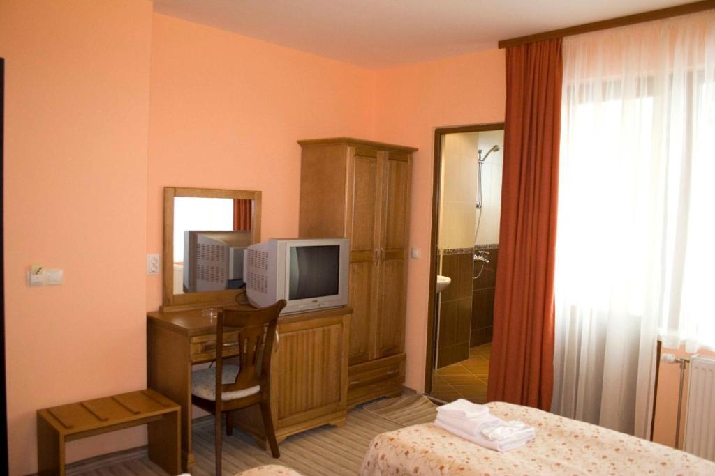 رازلوغ Family Hotel Zora الغرفة الصورة