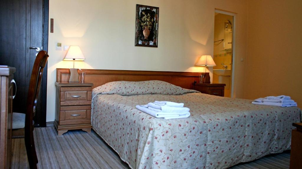 رازلوغ Family Hotel Zora الغرفة الصورة
